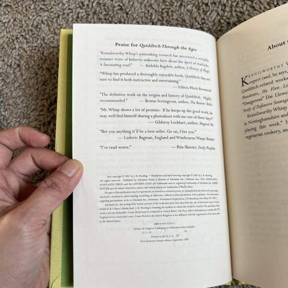 Harry Potter Boxed Set: Library of Hogwarts - Fantastic Beasts & Quidditch HC - Picture 4 of 13